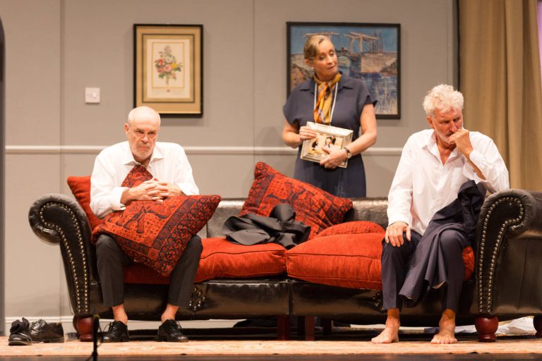 Zwei Männer ganz nackt