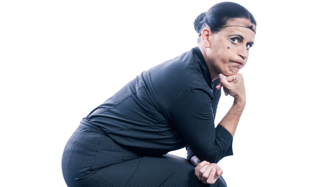 Carmela De Feo (La Signora): „Froschkönigin“