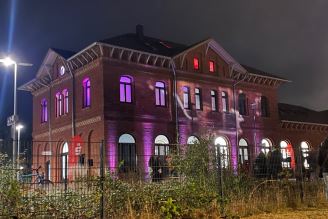 Eindrucksvolle Illumination des Bahnhofsgebäudes und Klanginstallationen mit Guido Harding